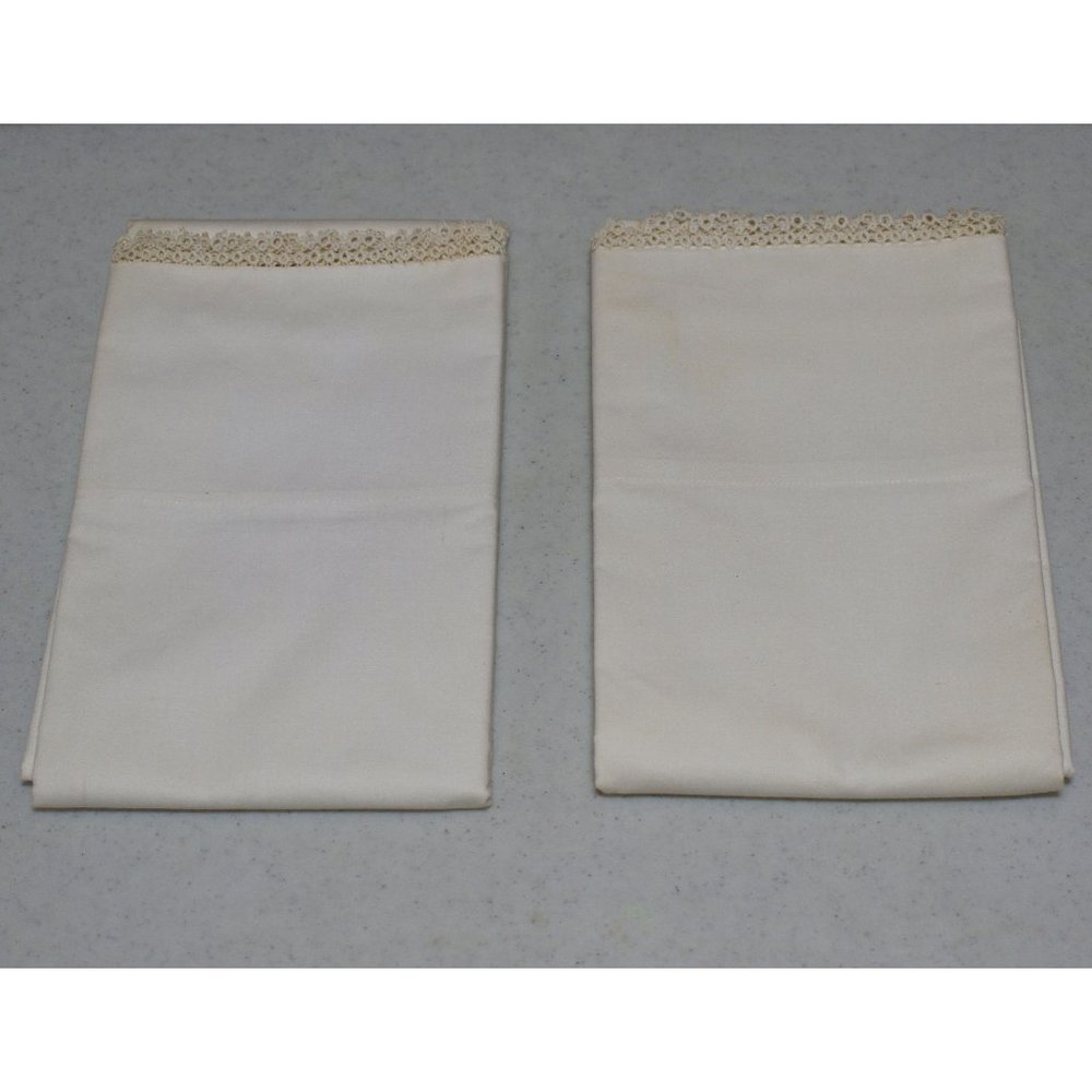 Vintage Lady Pepperell (2) White Lace Trimmed Pillow Cases 100% Cotton 42 x 38